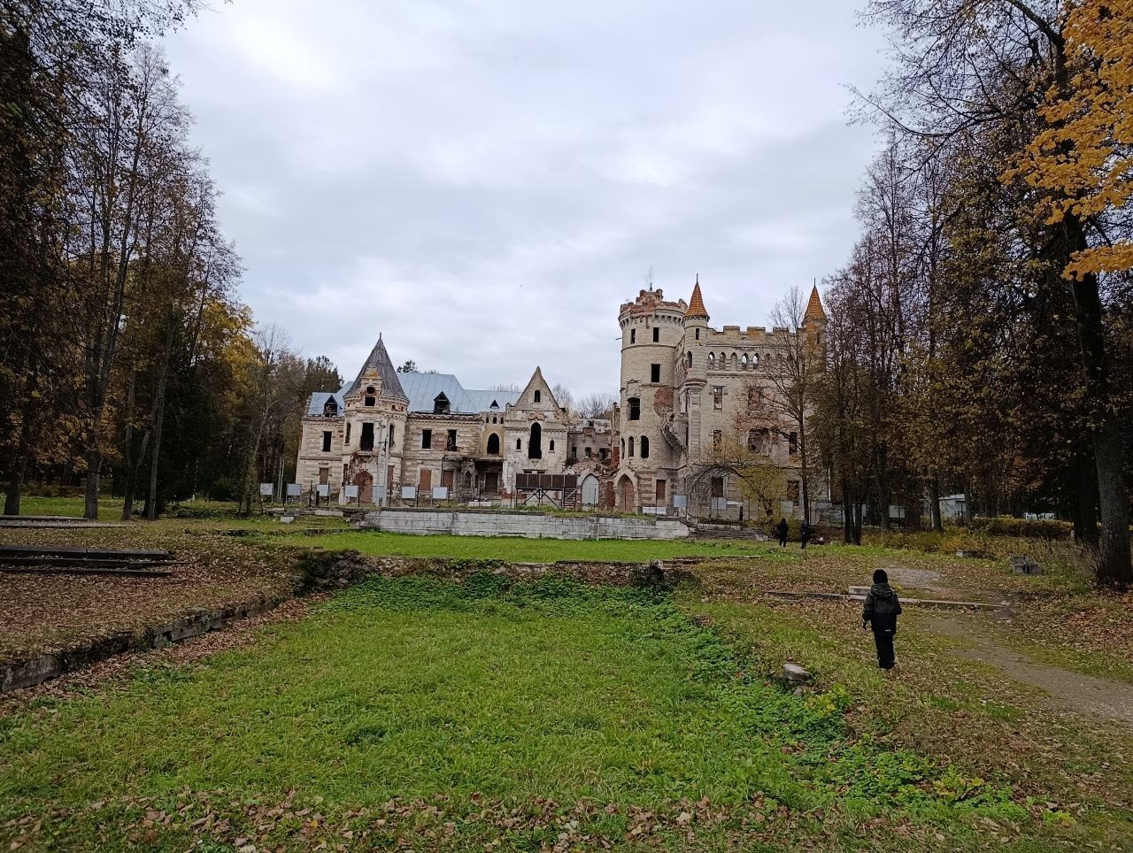 Замок Храповицкого в Муромцево